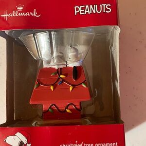 Hallmark Peanuts snoopy ornament